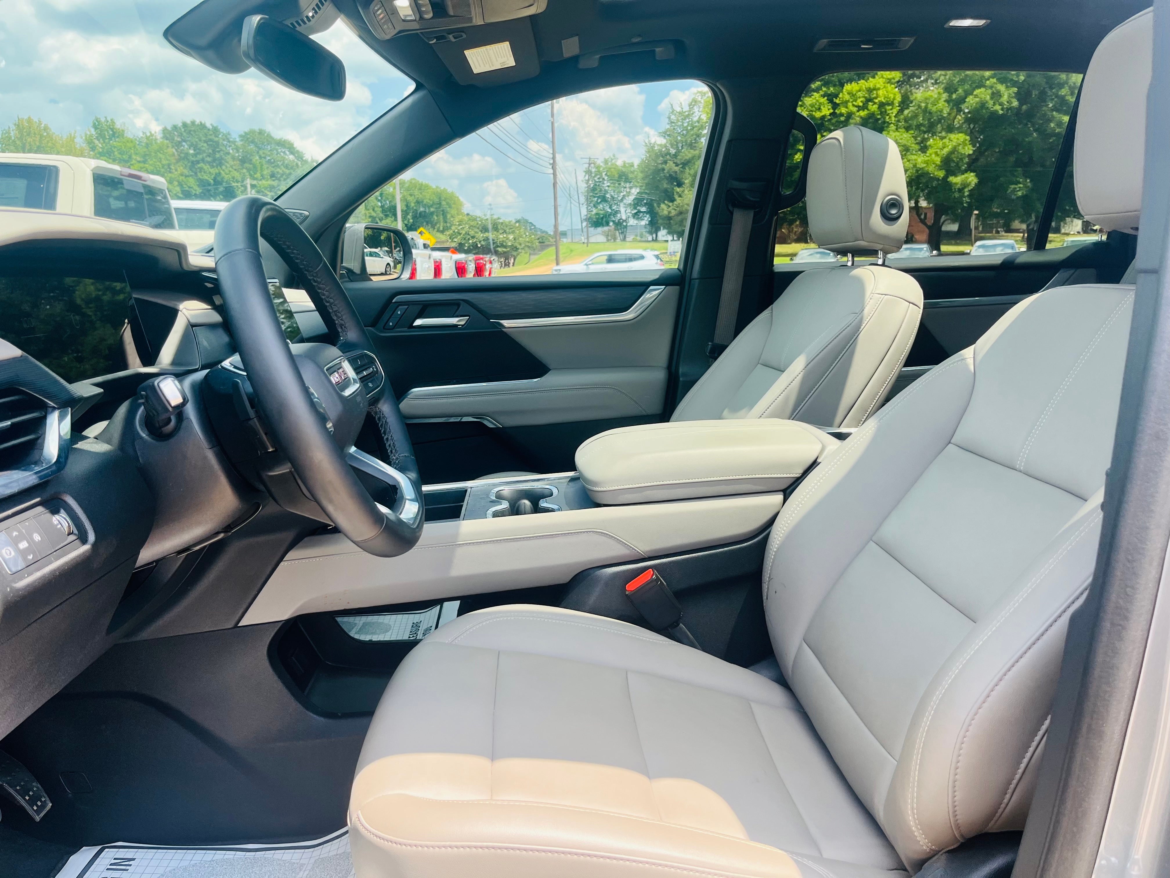 2024 GMC Acadia Elevation