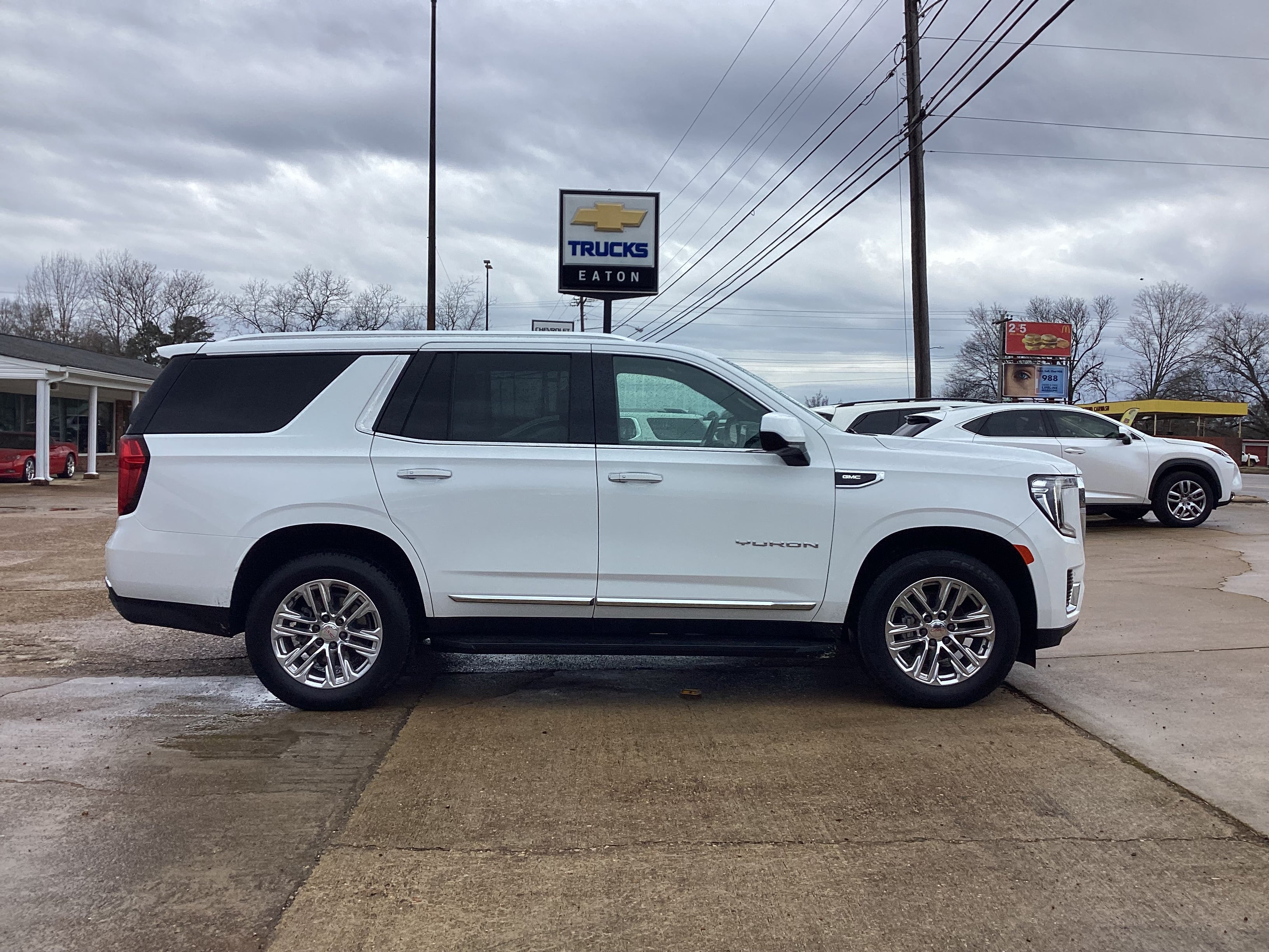 2023 GMC Yukon SLT