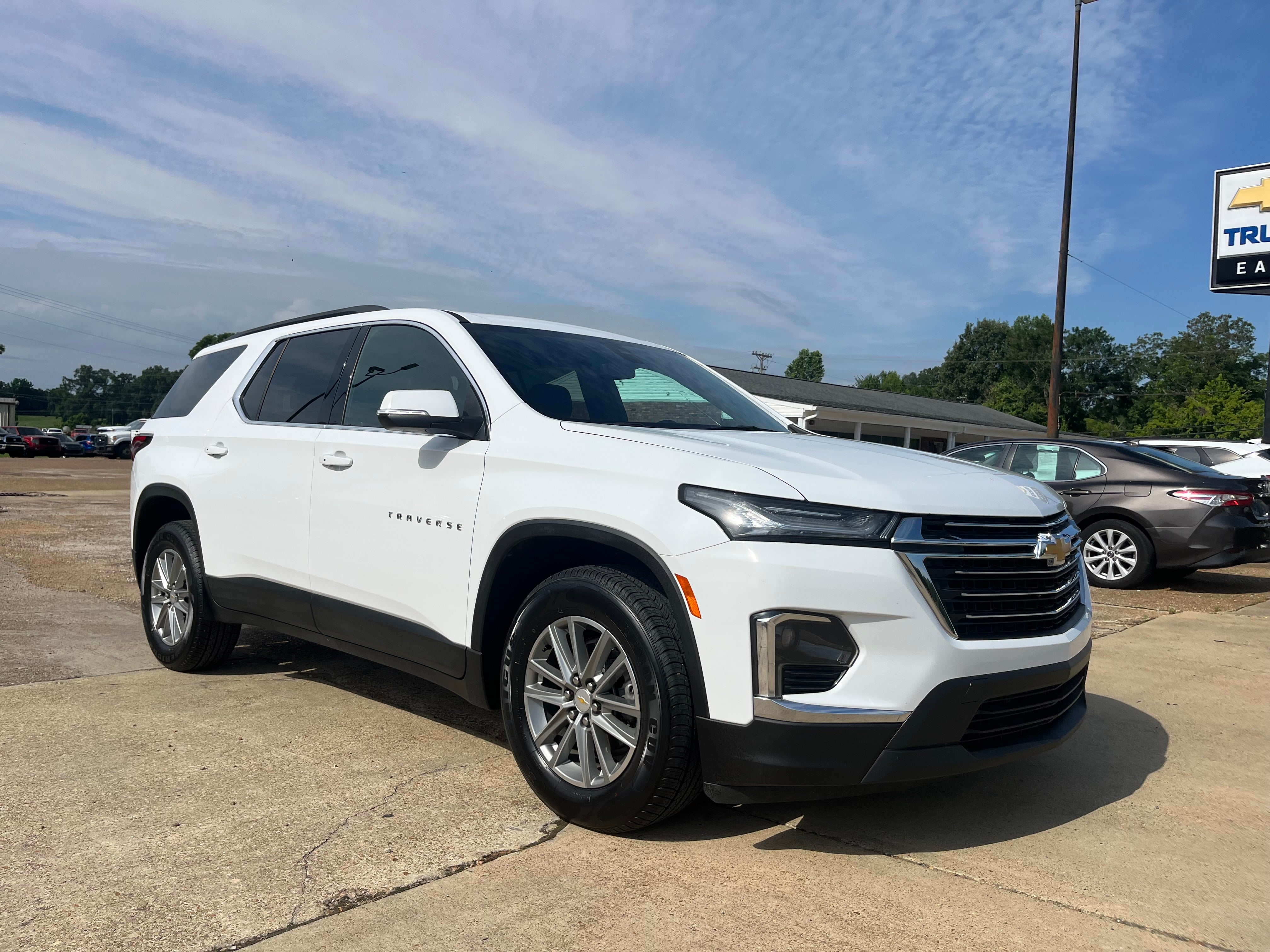 2023 Chevrolet Traverse LT Cloth